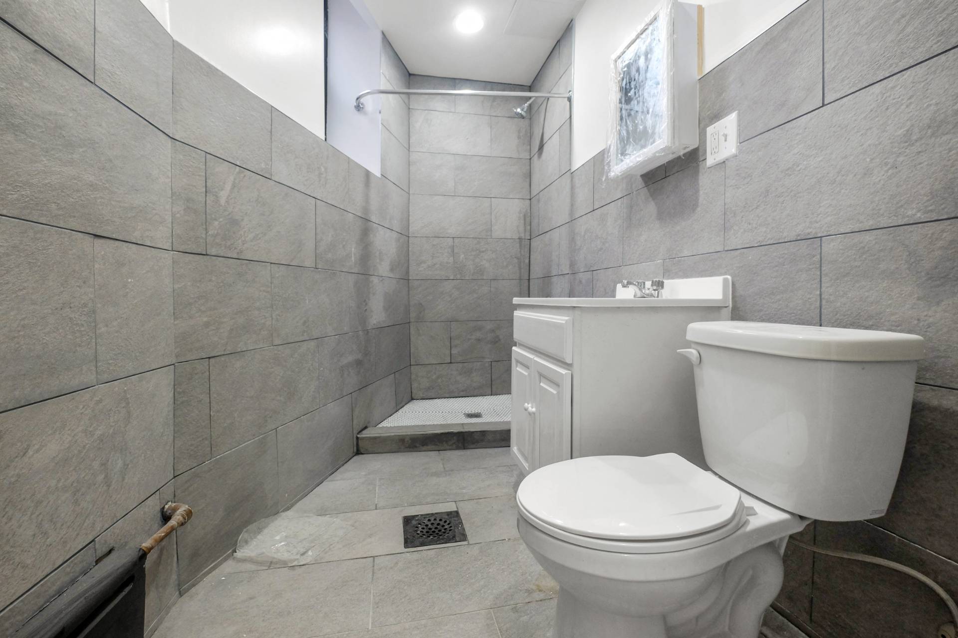 266 East 21st Street, Brooklyn, 36061, New York, United States, 2 Bedrooms Bedrooms, 2 Rooms Rooms,1 BathroomBathrooms,Residential Lease,For Rent,East 21st Street,11122582